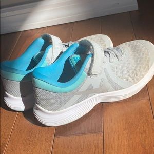 Girls Nikes 11C
